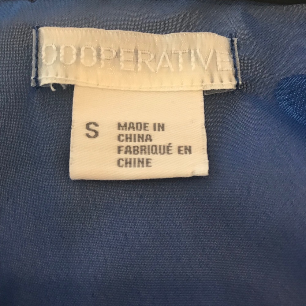 Cooperative sheer two toned sleeveless top - Picture 7 of 8